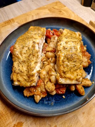 Lachs auf Bohnen-Tomaten